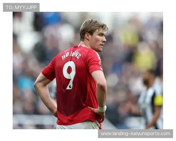 曼联读秒绝平二次反转！更衣室口风突变高呼霍伊伦回归