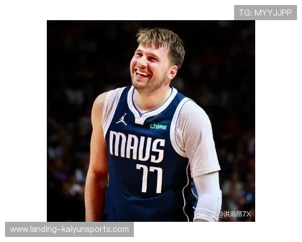 东契奇强势持球推进,独行侠硬撼对手取胜