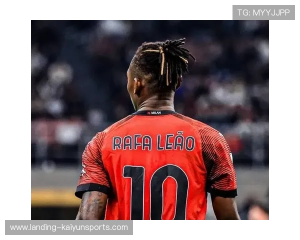 AC米兰前场推进层次丰富,莱奥频繁创造进攻空间 AC米兰前场推进层次丰富,莱奥频繁创造进攻空间