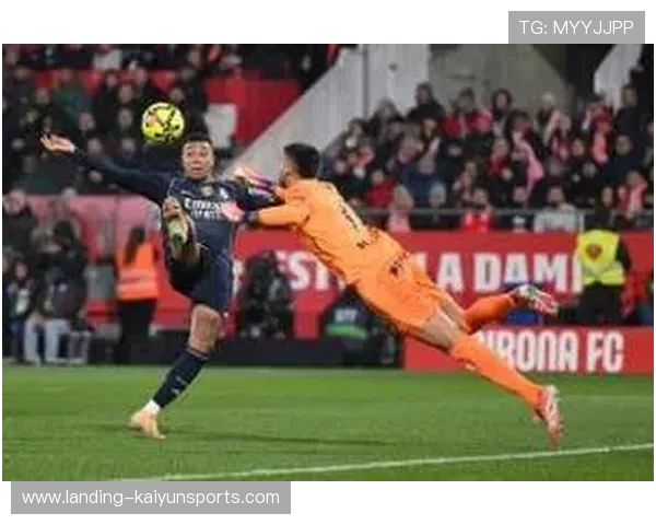 皇马反击两脚完成致命一击，维尼修斯轻松推射得分