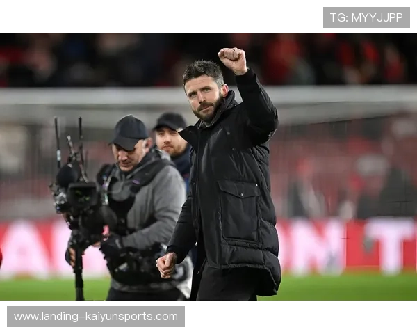 曼联稳步前行，卡里克展现无与伦比的战术魅力