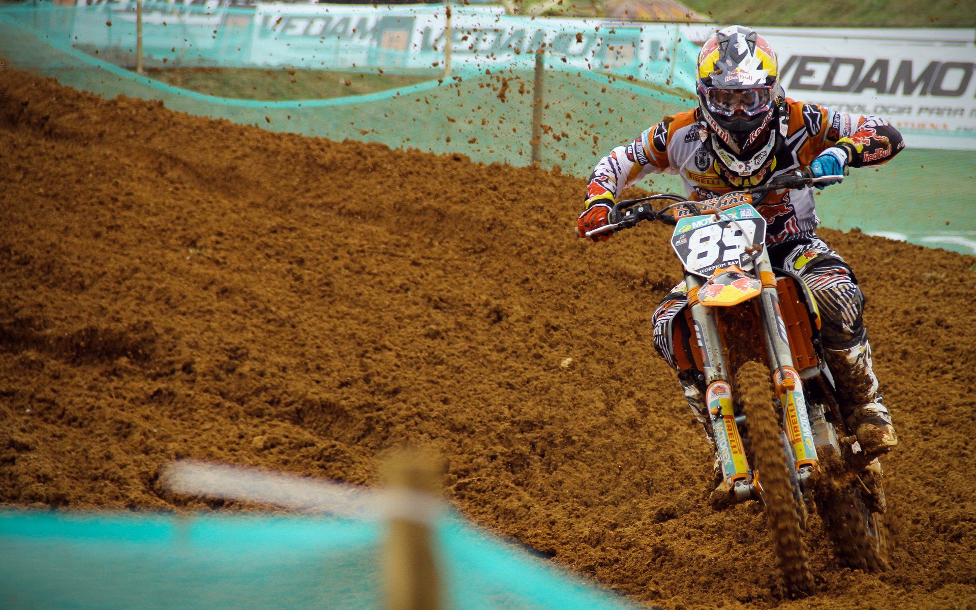 NBA东部首轮：猛龙93-89击败骑士，系列赛扳成2-2平，猛龙对骑士聚胜顽球汇